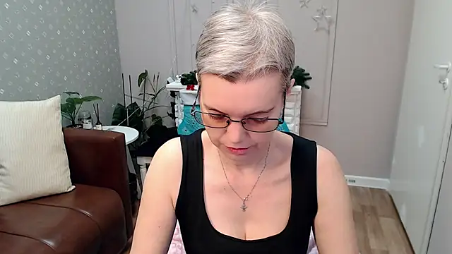 Snapshot of Cutie_Erikaa1 chatting on 01-08-26, 02:28 Cutie Erikaa1 online show from 01-08-26, 02:28