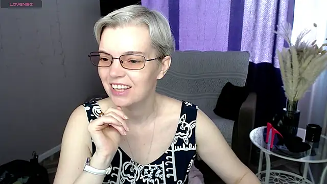 Snapshot of Cutie_Erikaa1 chatting on 05-22-26, 02:20 Cutie Erikaa1 online show from 05-22-26, 02:20