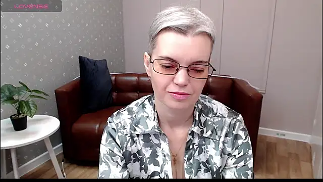 Snapshot of Cutie_Erikaa1 chatting on 12-18-25, 02:16 Cutie Erikaa1 online show from 12-18-25, 02:16