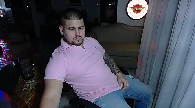 Snapshot of pitbullveryhot chatting on 02-26-25, 05:13 pitbullveryhot online show from 02-26-25, 05:13