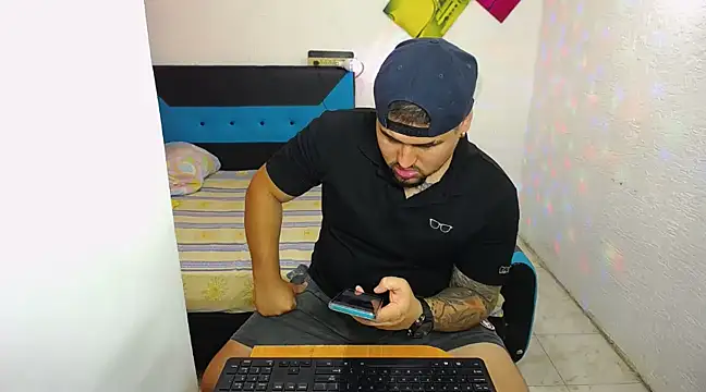 Snapshot of pitbullveryhot chatting on 03-15-25, 06:14 pitbullveryhot online show from 03-15-25, 06:14