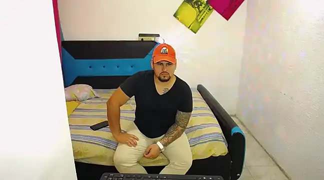 Snapshot of pitbullveryhot chatting on 03-20-25, 02:29 pitbullveryhot online show from 03-20-25, 02:29