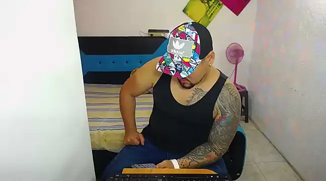 Snapshot of pitbullveryhot chatting on 03-13-25, 03:33 pitbullveryhot online show from 03-13-25, 03:33