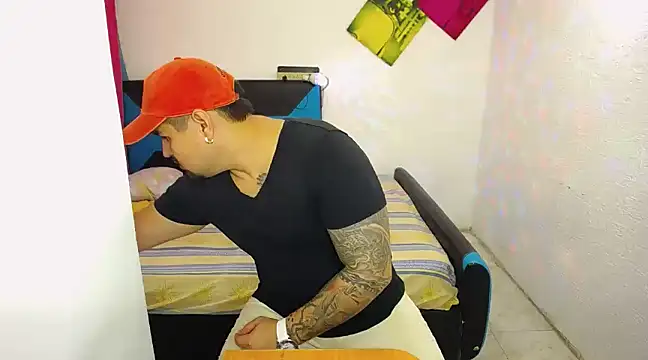 Snapshot of pitbullveryhot chatting on 03-19-25, 06:12 pitbullveryhot online show from 03-19-25, 06:12