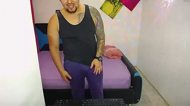 Snapshot of pitbullveryhot chatting on 03-11-25, 12:00 pitbullveryhot online show from 03-11-25, 12:00