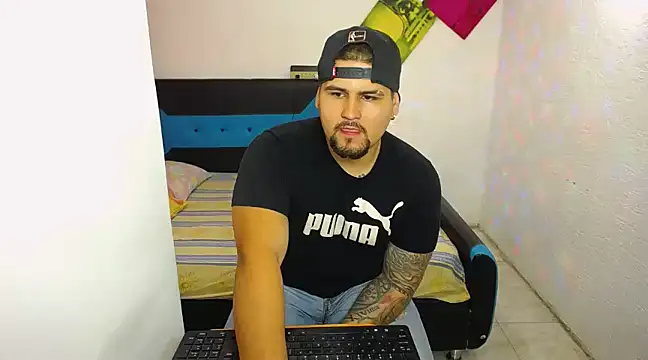 Snapshot of pitbullveryhot chatting on 03-18-25, 09:43 pitbullveryhot online show from 03-18-25, 09:43