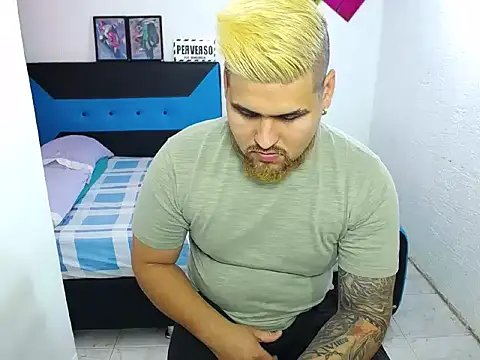 Snapshot of pitbullveryhot chatting on 12-06-24, 02:00 pitbullveryhot online show from 12-06-24, 02:00