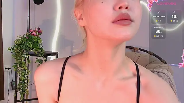 Snapshot of milli_sun_ chatting on 09-18-25, 05:10 milli sun online show from 09-18-25, 05:10