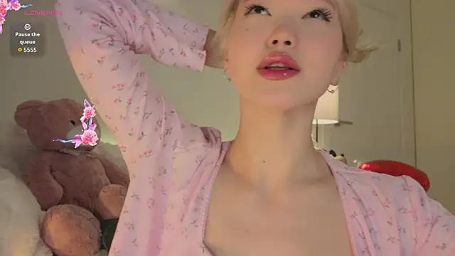 Snapshot of milli_sun_ chatting on 02-21-26, 05:09 milli sun online show from 02-21-26, 05:09