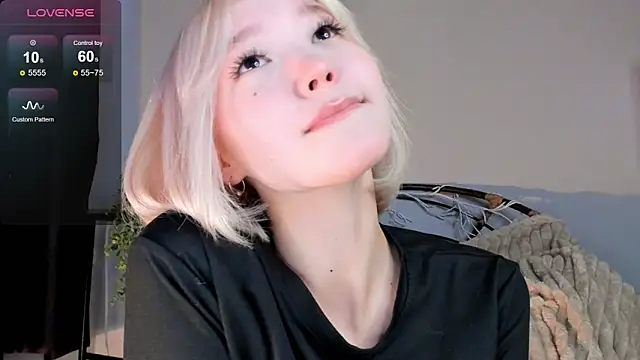 Snapshot of milli_sun_ chatting on 03-22-25, 05:17 milli sun online show from 03-22-25, 05:17