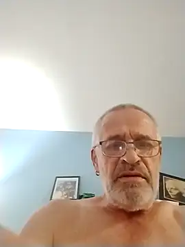 Snapshot of geilerschwanz64 chatting on 10-21-25, 12:11 geilerschwanz64 online show from 10-21-25, 12:11