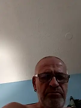 Snapshot of geilerschwanz64 chatting on 02-06-25, 05:57 geilerschwanz64 online show from 02-06-25, 05:57