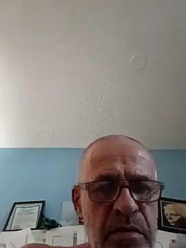 Snapshot of geilerschwanz64 chatting on 02-01-25, 12:04 geilerschwanz64 online show from 02-01-25, 12:04