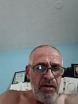 Snapshot of geilerschwanz64 chatting on 02-06-25, 01:43 geilerschwanz64 online show from 02-06-25, 01:43