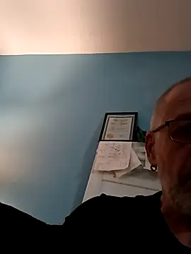 Snapshot of geilerschwanz64 chatting on 03-07-25, 10:35 geilerschwanz64 online show from 03-07-25, 10:35