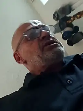 Snapshot of geilerschwanz64 chatting on 02-02-25, 04:37 geilerschwanz64 online show from 02-02-25, 04:37