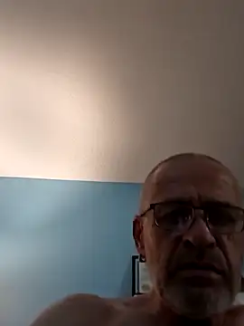 Snapshot of geilerschwanz64 chatting on 02-27-25, 11:04 geilerschwanz64 online show from 02-27-25, 11:04