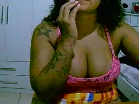 Snapshot of ElizaBetholih chatting on 01-11-25, 11:02 ElizaBetholih online show from 01-11-25, 11:02