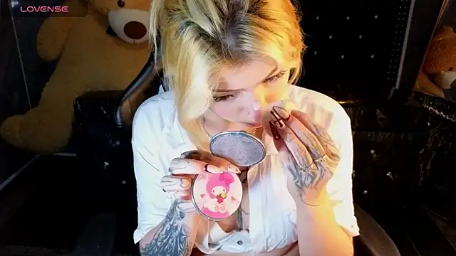 Kitty fox b online show from 02-26-26, 01:11