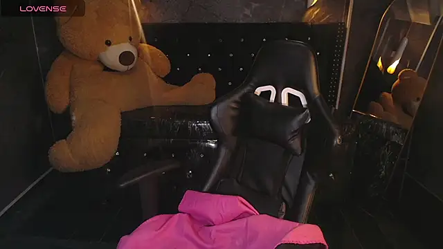 Kitty fox b online show from 03-12-26, 01:15