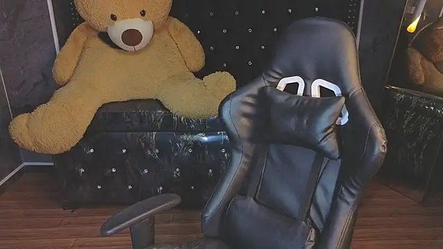 Kitty fox b online show from 11-14-25, 12:53