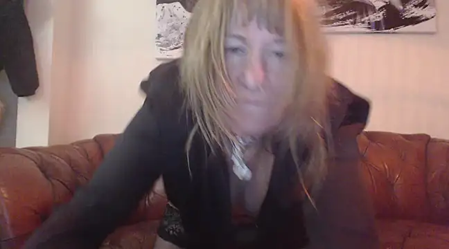 Snapshot of BettyDavisX chatting on 03-22-25, 11:31 BettyDavisX online show from 03-22-25, 11:31