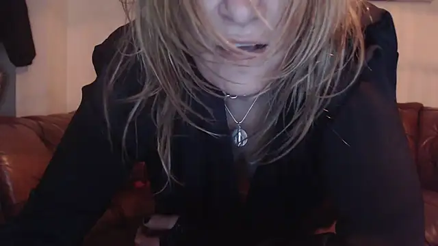 Snapshot of BettyDavisX chatting on 03-23-25, 02:37 BettyDavisX online show from 03-23-25, 02:37