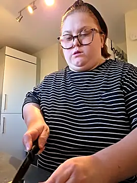 Snapshot of Tallulah-mae-xoxox chatting on 11-08-25, 03:26 Tallulah-mae-xoxox online show from 11-08-25, 03:26