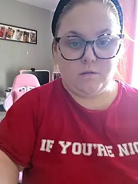 Snapshot of Tallulah-mae-xoxox chatting on 10-28-25, 02:16 Tallulah-mae-xoxox online show from 10-28-25, 02:16