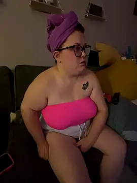 Snapshot of Tallulah-mae-xoxox chatting on 09-14-25, 06:30 Tallulah-mae-xoxox online show from 09-14-25, 06:30