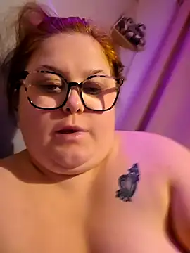 Snapshot of Tallulah-mae-xoxox chatting on 10-28-25, 02:12 Tallulah-mae-xoxox online show from 10-28-25, 02:12