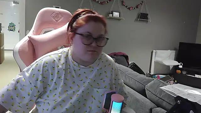 Snapshot of Tallulah-mae-xoxox chatting on 03-22-25, 06:58 Tallulah-mae-xoxox online show from 03-22-25, 06:58