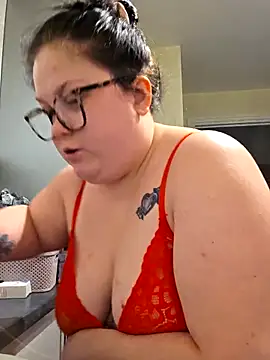 Snapshot of Tallulah-mae-xoxox chatting on 12-20-25, 08:44 Tallulah-mae-xoxox online show from 12-20-25, 08:44