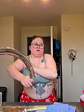 Snapshot of Tallulah-mae-xoxox chatting on 01-12-26, 02:46 Tallulah-mae-xoxox online show from 01-12-26, 02:46