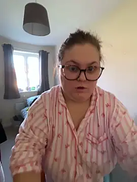 Snapshot of Tallulah-mae-xoxox chatting on 03-18-26, 11:13 Tallulah-mae-xoxox online show from 03-18-26, 11:13