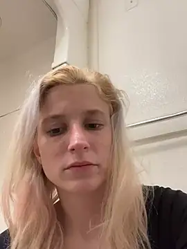 Snapshot of torilux chatting on 12-15-24, 05:31 torilux online show from 12-15-24, 05:31