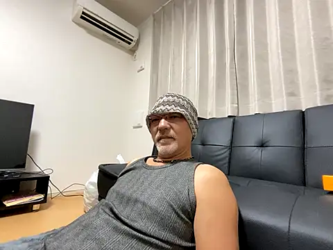 Snapshot of Grandpa29hijii chatting on 10-18-25, 01:13 Grandpa29hijii online show from 10-18-25, 01:13
