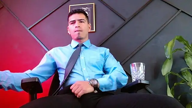 Snapshot of Adrian_Mill3r chatting on 03-18-25, 04:39 Adrian Mill3r online show from 03-18-25, 04:39