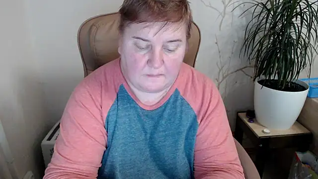 Snapshot of Limonka-Fire chatting on 01-17-25, 04:15 Limonka-Fire online show from 01-17-25, 04:15