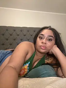 Snapshot of camiliaskye chatting on 12-05-25, 06:56 camiliaskye online show from 12-05-25, 06:56