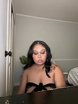 Snapshot of camiliaskye chatting on 02-08-26, 04:32 camiliaskye online show from 02-08-26, 04:32