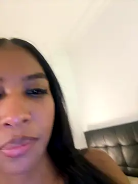 IamCrystal2 online show from 11-28-25, 12:44