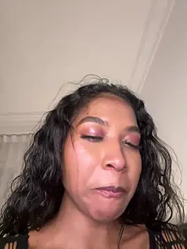 Snapshot of IamCrystal2 chatting on 04-26-26, 11:35 IamCrystal2 online show from 04-26-26, 11:35