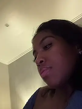 Snapshot of IamCrystal2 chatting on 12-11-24, 01:37 IamCrystal2 online show from 12-11-24, 01:37