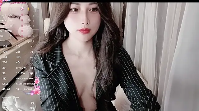 Snapshot of Blossom-666 chatting on 02-19-25, 06:43 Blossom-666 online show from 02-19-25, 06:43