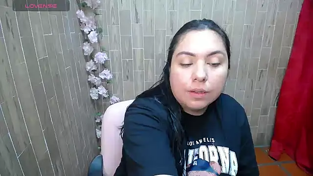 Snapshot of solyeria chatting on 06-08-26, 12:38 solyeria online show from 06-08-26, 12:38