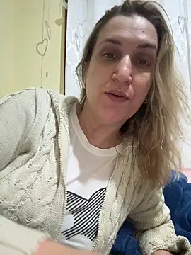 Snapshot of Bia_sexynovaes chatting on 06-05-26, 01:32 Bia sexynovaes online show from 06-05-26, 01:32