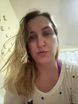 Snapshot of Bia_sexynovaes chatting on 06-12-26, 11:02 Bia sexynovaes online show from 06-12-26, 11:02