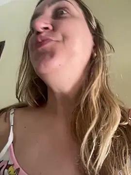 Snapshot of Bia_sexynovaes chatting on 07-21-26, 02:18 Bia sexynovaes online show from 07-21-26, 02:18
