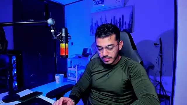 BrunoD31 online show from 12-02-25, 03:19